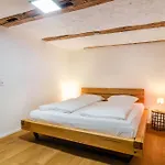 아파트 Im Gaestehaus Krone *