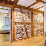 아파트 Im Gaestehaus Krone