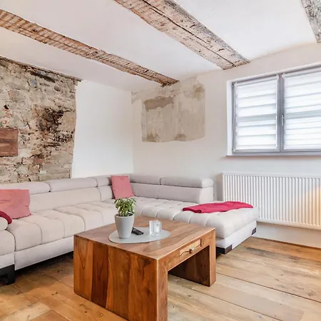 Im Gaestehaus Krone アパート *